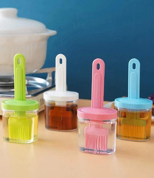 Plastic Oil Bottle Seasoning Dispenser with Silicone Rubber Bristle Brush for BBQ, Oil Brush Bottle Set Oil Storage Container for Kitchen (random color )