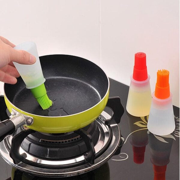 Portable Silicone Oil Bottle with Brush | Grill Oil Brushes for Kitchen Baking BBQ Tool Kitchen Tools for BBQ (Random color)